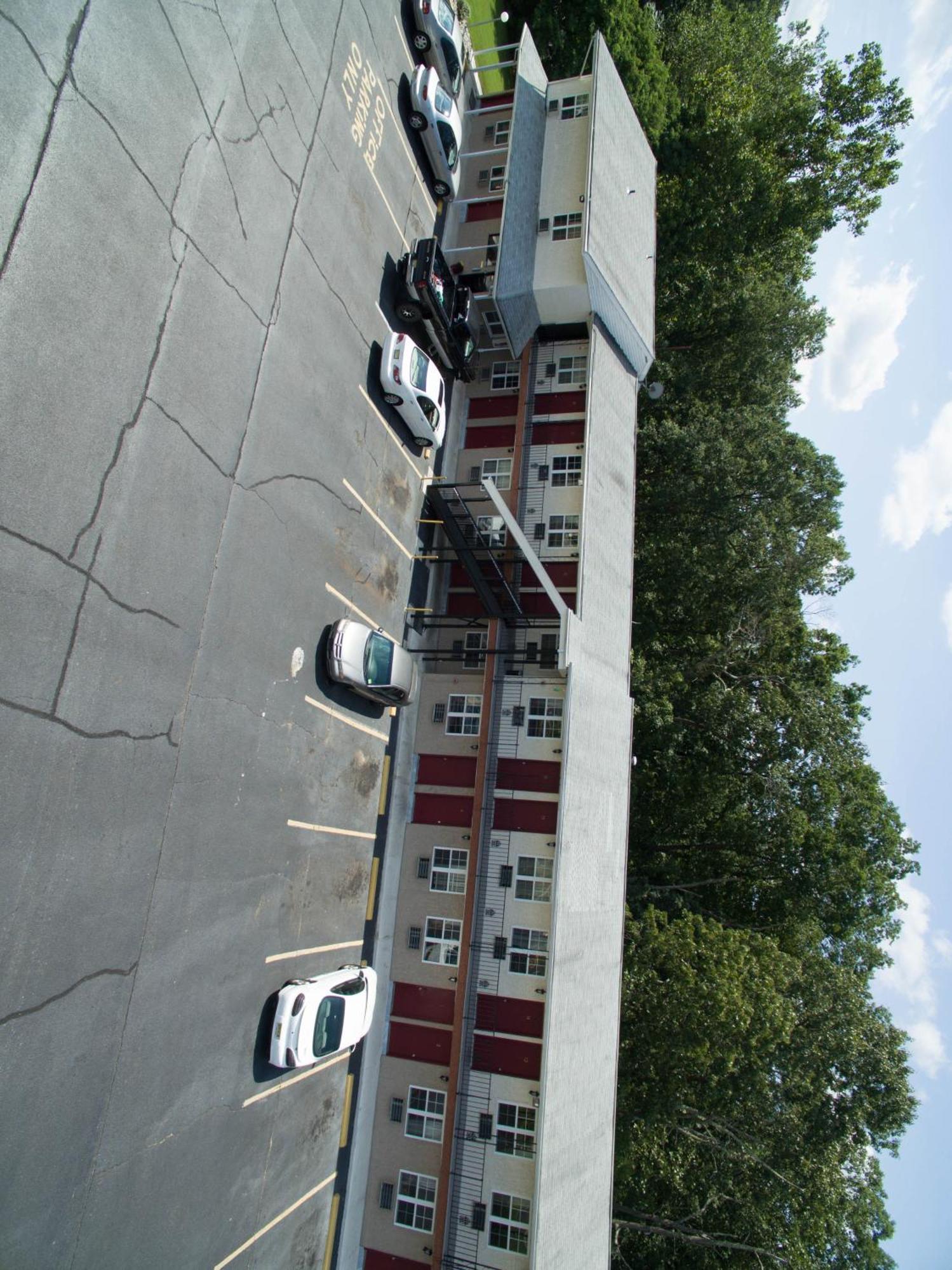 Red Carpet Inn Berlin Exterior photo